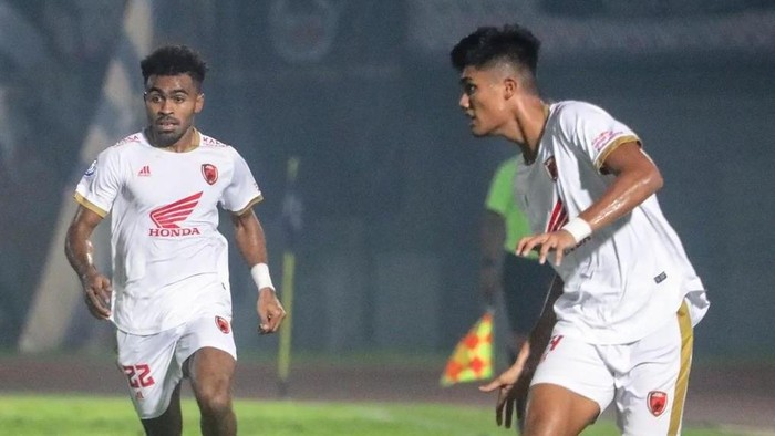 Pemain PSM Makassar Yakob Sayuri dan Ramadhan Sananta dipanggil Timnas Indonesia