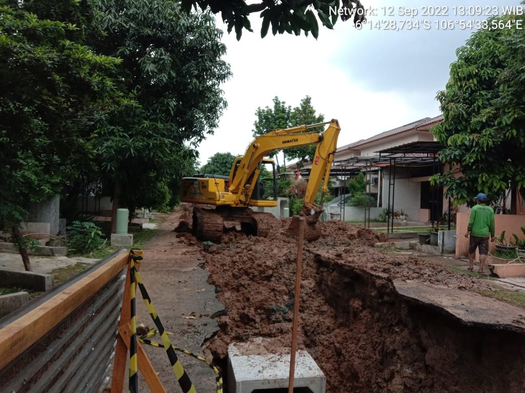 Pembangunan saluran air di Gang Statistik, Jl Haji Dogol, Pondok Bambu, Duren Sawit, Jakarta Timur, 22 September 2022. (Dok Sudin SDA Jaktim)