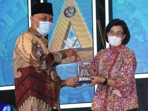 Gubernur Sumbar Terima Penghargaan Opini WTP 10 Kali Berturut-turut