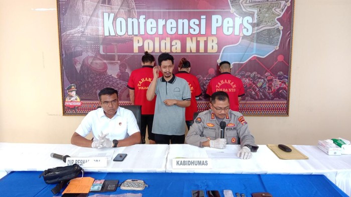 Pengedar asal Kecamatan Kediri, Lombok Barat, NTB, inisial RF dibekuk polisi, Kamis (22/9/2022).