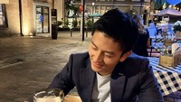 Di Instagramnya, Rio Haryanto memang lebih sering mengunggah momennya di arena balapan hingga kulineran bersama keluarga sampai teman. Foto: Instagram @rharyantoracing