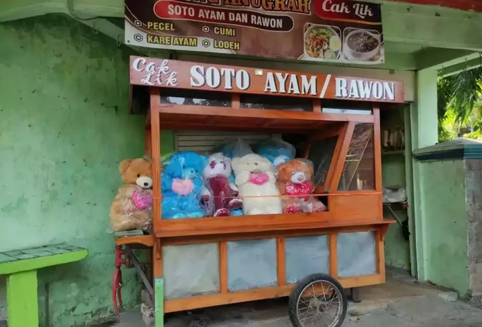 Bikin Ngakak! 10 Pedagang Makanan Ini Salah Pakai Gerobak Saat Jualan