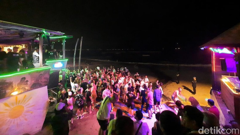 Pesta dan musik di Canggu Pesta dan musik di Canggu