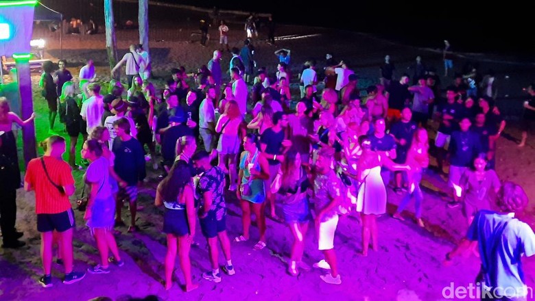 Pesta dan musik di Canggu Pesta dan musik di Canggu