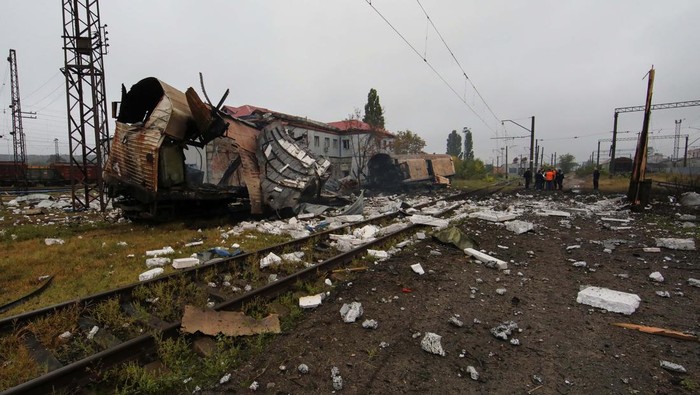 Railway cars destroyed by a Russian missile strike are seen at a cargo terminal, amid Russia's attack on Ukraine, in Kharkiv, Ukraine September 21, 2022. REUTERS/Vyacheslav Madiyevskyy