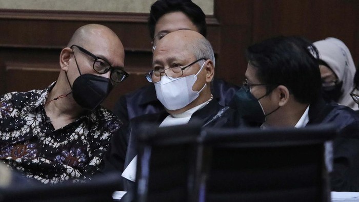 Suasana sidang lanjutan kasus korupsi izin ekspor CPO di Pengadilan Tipikor, Jakarta, Kamis (22/9/2022) mendengarkan keterangan saksi Direktur Ekspor Produk Pertanian dan Kehutanan Kemendag Farid Amir. Terdakwa General Manager Musim Mas Group, Pierre Togar Sitanggang keberatan disebut memberikan uang kepada Direktur Perdagangan Luar Negeri, Kemendag Farid Amir yang dalam BAP disebut 10 ribu dolar Singapura yang diberikan wilmar ke Farid yang disebutnya hasil patungan para pengusaha.