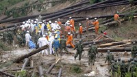 Para ilmuwan mengatakan perubahan iklim meningkatkan level keparahan badai dan menyebabkan cuaca ekstrem seperti gelombang panas, kekeringan, dan banjir bandang menjadi lebih sering dan intens. Topan Nanmadol diklasifikasikan sebagai topan super oleh Pusat Peringatan Topan Gabungan Angkatan Laut Amerika Serikat. Topan ini berpotensi menjadi badai tropis paling merusak yang menyerang Jepang dalam beberapa dekade.