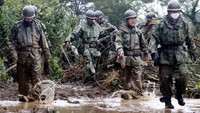 Tentara Pasukan Bela Diri Jepang melakukan operasi pencarian dan penyelamatan di lokasi longsor yang disebabkan oleh Topan Nanmadol di Kota Mimata. Memasuki musim topan, Jepang telah mengadang 14 badai sepanjang 2022. Setiap tahunnya, Jepang mencatat sekitar 20 badai semacam itu. Salah satu yang terdahsyat adalah Topan Hagibis yang merenggut 92 nyawa dan merusak sekitar 85.000 rumah di Jepang pada 2019.