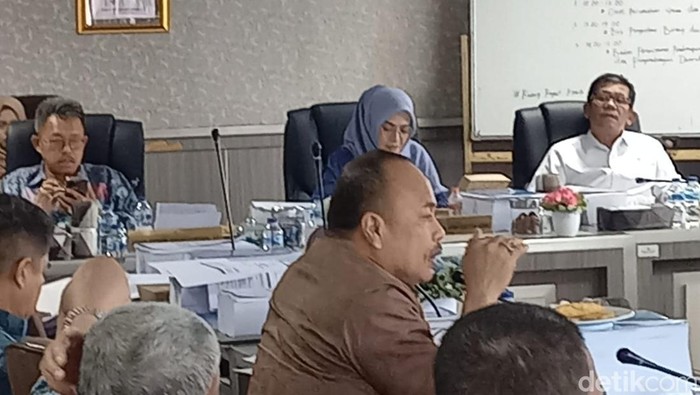 Rapat Komisi D DPRD Sulsel dengan Dinas PUTR Sulsel