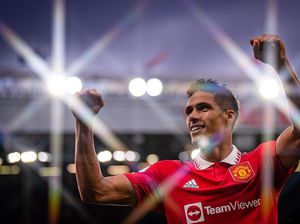 Nasib Varane di MU, Bertahan dengan Gaji Kecil Atau Pindah