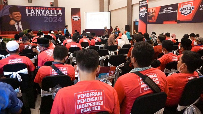Relawan Pendekar Tangguh Kompak Dukung LaNyalla Nyapres 2024 Dukungan terhadap Ketua Dewan Perwakilan Daerah (DPD) Republik Indonesia, AA LaNyalla Mattalitti terus mengalir deras. Kali ini, giliran masyarakat Madiun yang mendukungannya untuk maju menjadi the Next President RI 2024.