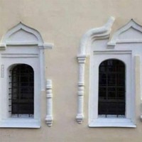 Konsep desain jendela yang satu ini benar-benar bikin bingung. Memang sengaja dibuat seperti itu atau tukangnya yang kurang fokus ya? Foto: dok. Instagram/@infotekniksipil