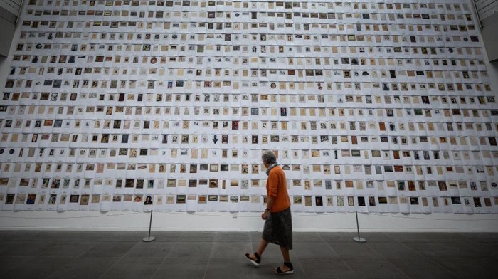 Sederet Koleksi Seni yang Diduga Rampasan Nazi An employee walks past a work by Ferdinand Georg Waldmuller titled