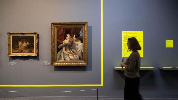 Sederet Koleksi Seni yang Diduga Rampasan Nazi An employee walks past a work by Ferdinand Georg Waldmuller titled