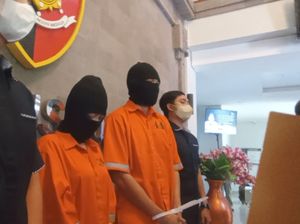 Merasa Nodai Pakaian Adat Bali, Sejoli Mesum di Mobil Minta Maaf