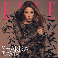 Untuk tampilan di sampul majalah, wanita yang putus dari Gerard Pique setelah 12 tahun bersama ini mengenakan bodysuit transparan berbahan lace dari koleksi Atelier Fernando Claro Couture. Foto: Instagram/@elleusa