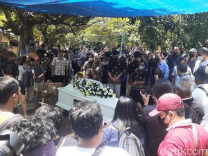 Jenazah Iwan PNS Semarang Saksi Korupsi Dimakamkan di Pamularsih