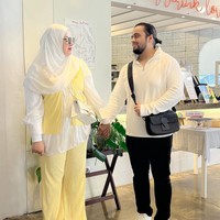 Melalui salah satu video di akun YouTubenya Tasyi bersama suaminya, Syech Zaki membuka fakta dan fitnah yang diterimanya. Syech mengatakan jika fitnah untuk istrinya itu bahkan sampai tersebar ke teman-teman influencer dan brand-brand. Foto: Instagram/@tasyiiathasyia