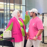 Syech dan Tasyi mengatakan bahwa selain para haters yang menggiring opini untuk menjelekkan Tasyi, di belakangnya juga ada pihak keluarga yang turut andil dengan niat untuk menghancurkan keduanya (Tasyi dan Syech). Keduanya kemudian membongkar dan menyebut Tasya Farasya sebagai salah satu pelaku yang membuat akun haters yang ditujukan untuk Tasyi. Foto: Instagram/@tasyiiathasyia