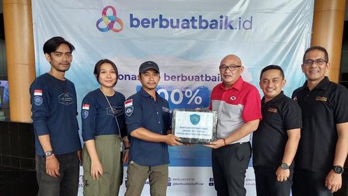 Tim berbuatbaik.id bersama dengan JNE bergerak mendukung penyaluran donasi oleh komunitas relawan Cakra Abhipraya menuju Papua. Ini ceritanya.