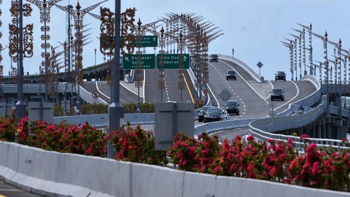 Tol Bali Mandara dipercantik menjelang acara KTT G20. Tol ini akan dilalui oleh tamu KTT G20 nantinya.