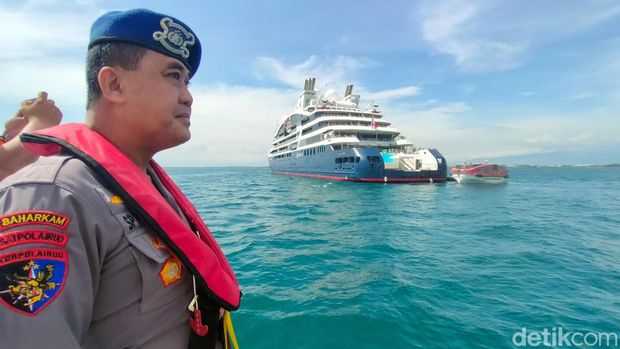 turis prancis serbu kota probolinggo