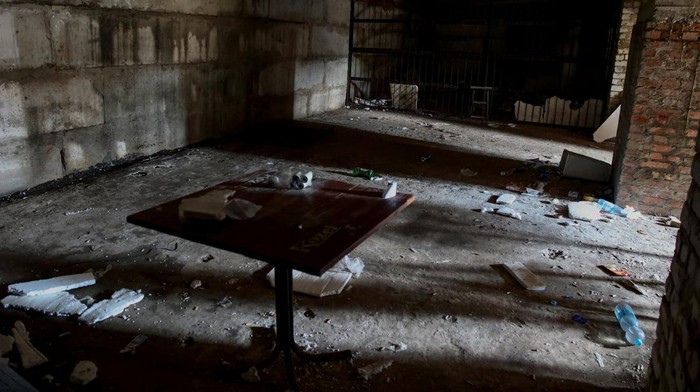 An interior view shows a basement of a building, which Ukrainian authorities say was a makeshift Russian prison and torture chamber during Russia's invasion in the village of Kozacha Lopan, in Kharkiv region, Ukraine September 18, 2022. REUTERS/Viktoriia Yakymenko