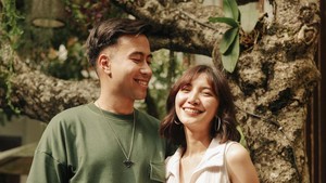 Vidi Aldiano dan Sheila Dara disebut sebagai resilient duo, menginspirasi lewat cara santai dan jujur menghadapi ujian kesehatan bersama. Foto: Instagram @vidialdiano/@sheiladaisha