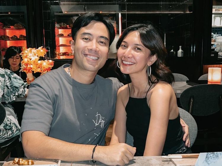 Vidi Aldiano dan Sheila Dara Kompak Makan di Resto hingga Bikin Kue