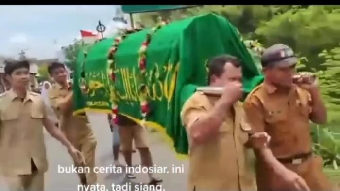 Viral jenazah diantar perangkat desa di Kediri