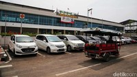 Sejumlah warga beraktivitas di kawasan Pelabuhan Kali Adem, Muara Angke, Jakarta Utara, Kamis (22/9/2022).