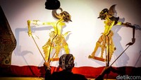 Puluhan dalang cilik berlomba dalam Festival Dalang Anak Nasional. 
