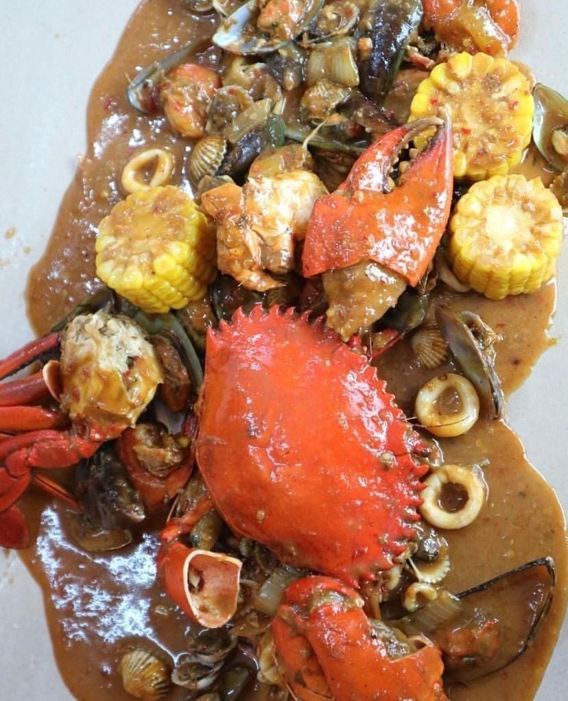 5 Seafood Gaya Louisiana yang Dituang di Meja, Gurih Mantap!