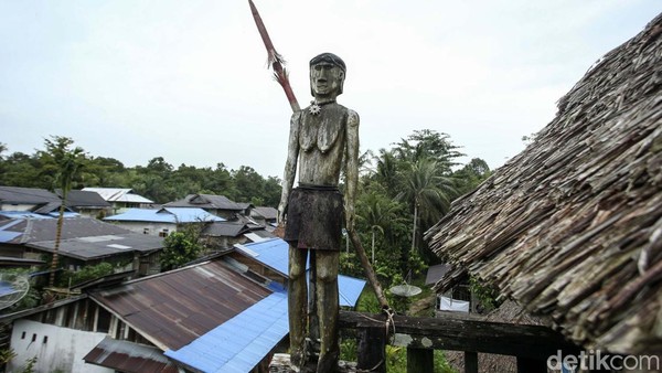 Rangkaian upacara memperlihatkan nilai-nilai penghormatan terhadap leluhur, penghargaan terhadap perbedaan, solidaritas sosial, dan ketaatan terhadap adat istiadat. Rangkaian upacara memperlihatkan nilai-nilai penghormatan terhadap leluhur, penghargaan terhadap perbedaan, solidaritas sosial, dan ketaatan terhadap adat istiadat.