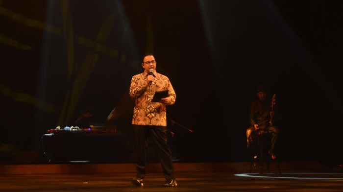 Gubernur DKI Jakarta Anies Baswedan membacakan puisi 