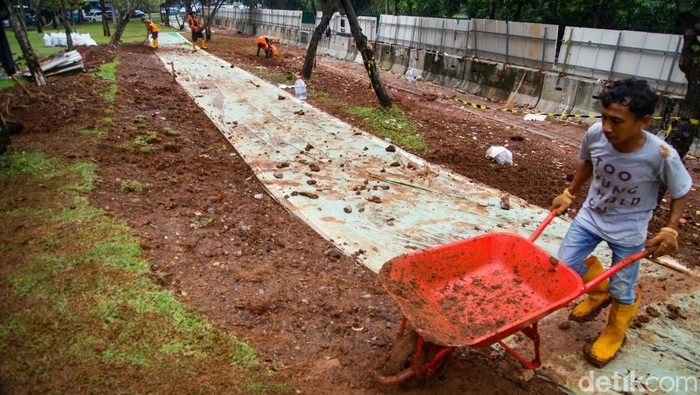 Asyik! Bakal Ada Jalur Sepeda di Terowongan Semanggi Pemprov DKI Jakarta tengah merevitalisasi jalur kolong Semanggi. Salah satu yang dibangun dalam revitalisasi kali ini ialah terowongan untuk pesepeda.
