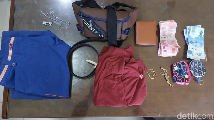 Barang bukti remaja bunuh IRT di Batu Bara.