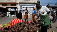 Saking istimewa, satu kilogram bekicot di pasar bisa lebih mahal dua kali lipat dari harga daging sapi. Di mana daging sapi dijual seharga USD 3,79 per kilogram atau sekitar Rp 57 ribu (kurs: Rp 15.044).