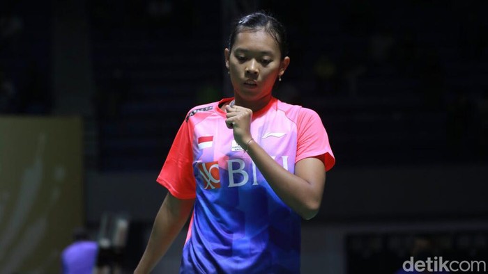 Pebulutangkis tunggal putri Saifi Rizka Nurhidayah berhasil melaju ke babak empat besar turnamen bulutangkis Kapal Api Indonesia International Series 2022 di GOR Among Raga, Yogyakarta.