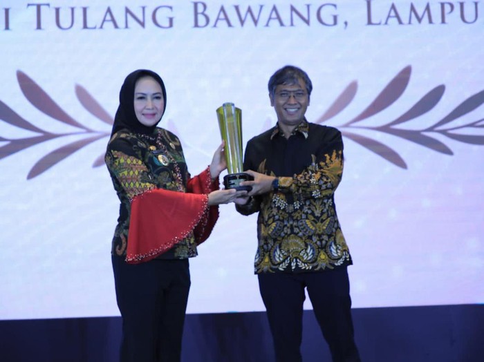 Bupati Tulang Bawang Winarti