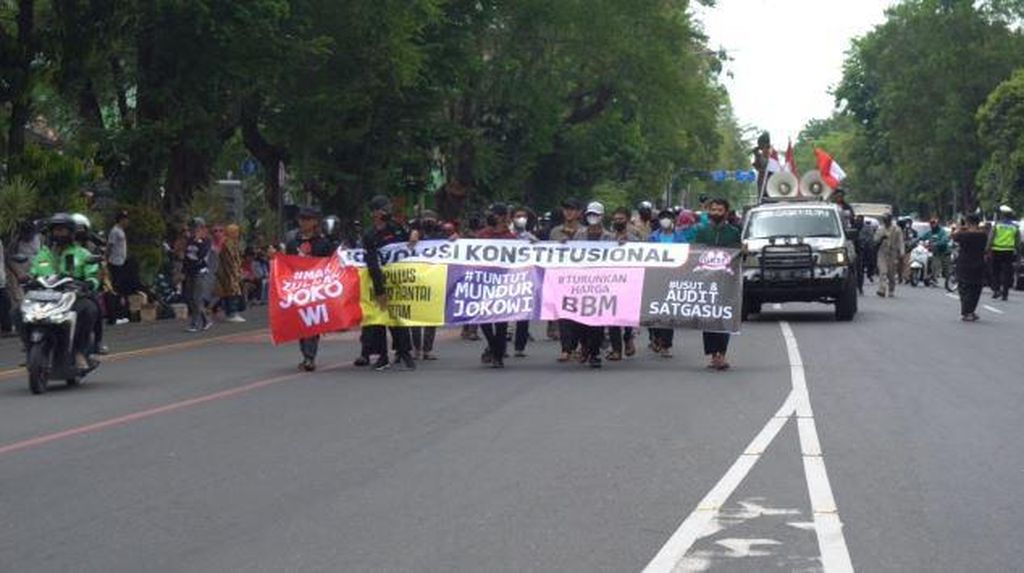Demo di Solo Minta Presiden Jokowi Turun