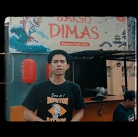 Dalam unggahan berbeda Dimas tampak memamerkan kedai bakso barunya yang bernuansa Jepang. Kedai baksonya itu diberi nama Bakso Dimas. Foto: Instagram/@dimas_baam