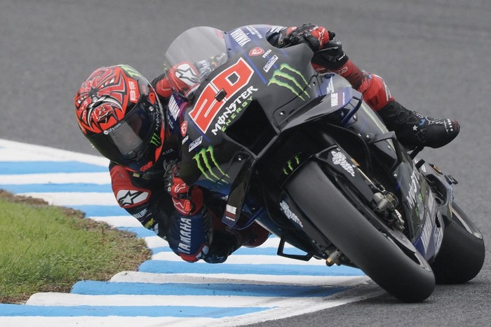 Monster Energy Yamahas French rider Fabio Quartararo rides during a MotoGP practice session at the Japanese Grand Prix at the Twin Ring Motegi circuit in Motegi, Tochigi prefecture on September 23, 2022. (Photo by Toshifumi KITAMURA / AFP)