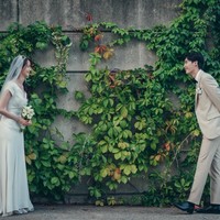 Mi Ho (pemain Yoona) yang menaruh kepercayaan pada suaminya, menggunakan uang tabungannya untuk biaya sekolah hukum Chang Ho (pemain Lee Jong Suk). Setelah membangun firma hukumnya sebagai pengacara, Chang Ho pun merasa mantap untuk menikahi kekasihnya. Foto: dok. MBC