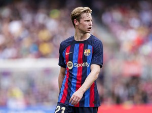 Sudah Bertahan di Barcelona, De Jong Masih Resah Juga