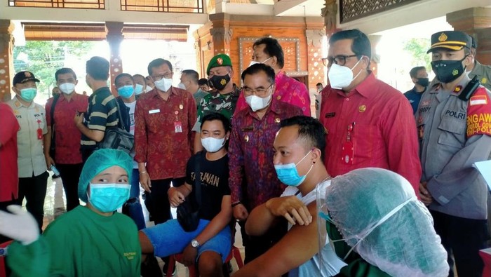 Gebyar Vaksinasi COVID-19 Dosis Ketiga di Gedung Kesenian I Ketut Maria, Tabanan, Bali, yang diselenggarakn bulan Maret 2022.
