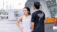 Gisel berdiskusi mengenai kegiatannya hari itu. Foto: Instagram Gisel