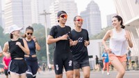 Tidak sendirian, Gisel lari bersama rekan-rekannya. Foto: Instagram Gisel