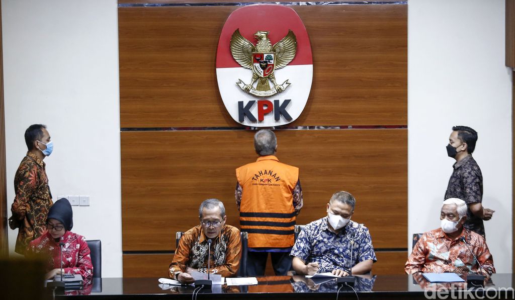 KPK menahan Hakim Agung Sudrajad Dimyati, yang telah ditetapkan sebagai tersangka kasus dugaan suap, Jumat (23/9/2022).