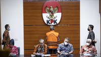 Wakil Ketua KPK Alexander Marwata menyarankan agar para pegawai di MA dirotasi secara rutin. Menurutnya, hal itu penting untuk mencegah para pegawai membuat jaringan untuk mengurus perkara. 